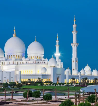 view-famous-abu-dhabi-sheikh-zayed-mosque-by-night-uae_268835-1065
